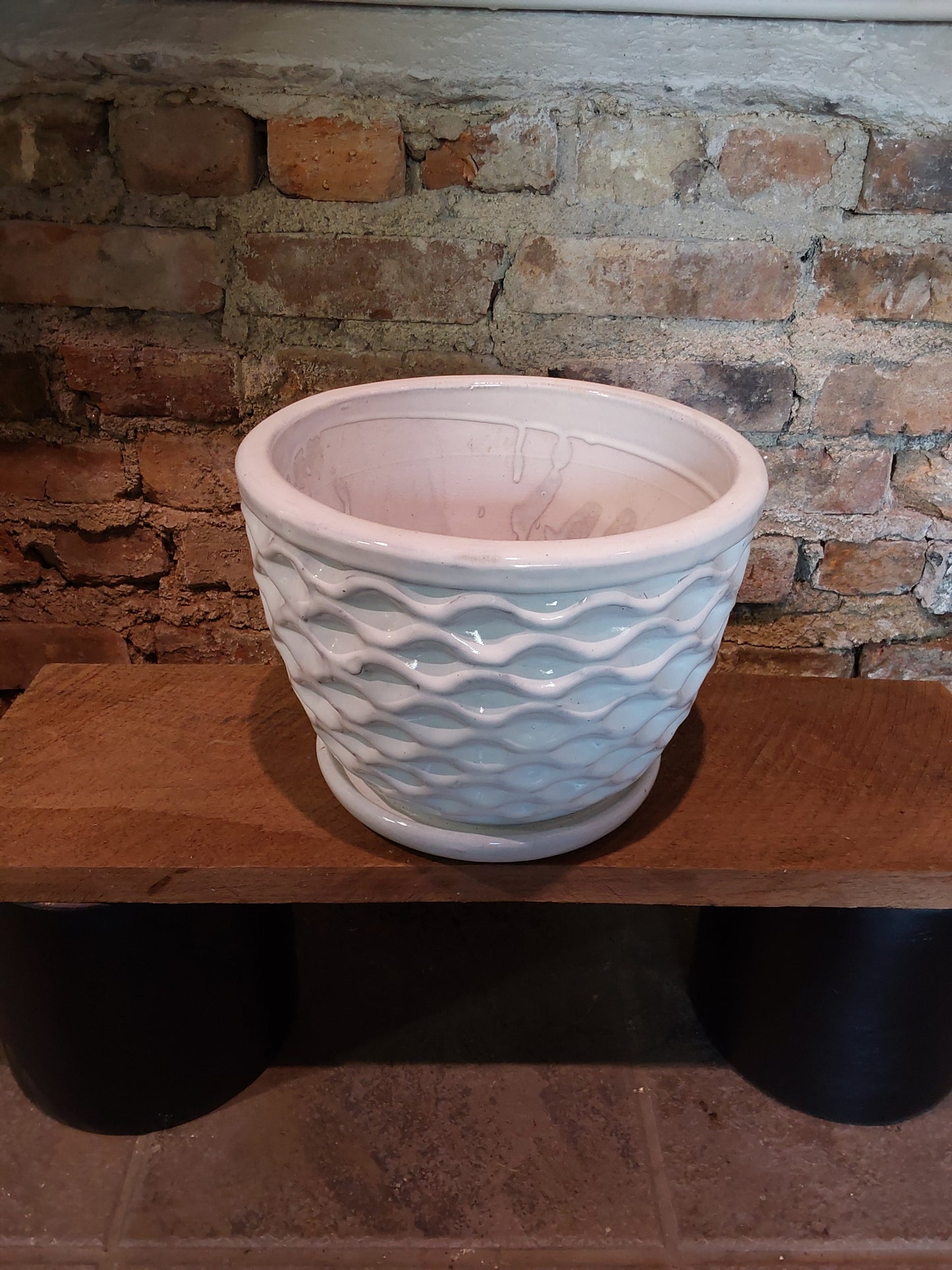 Anna w/ Saucer - White