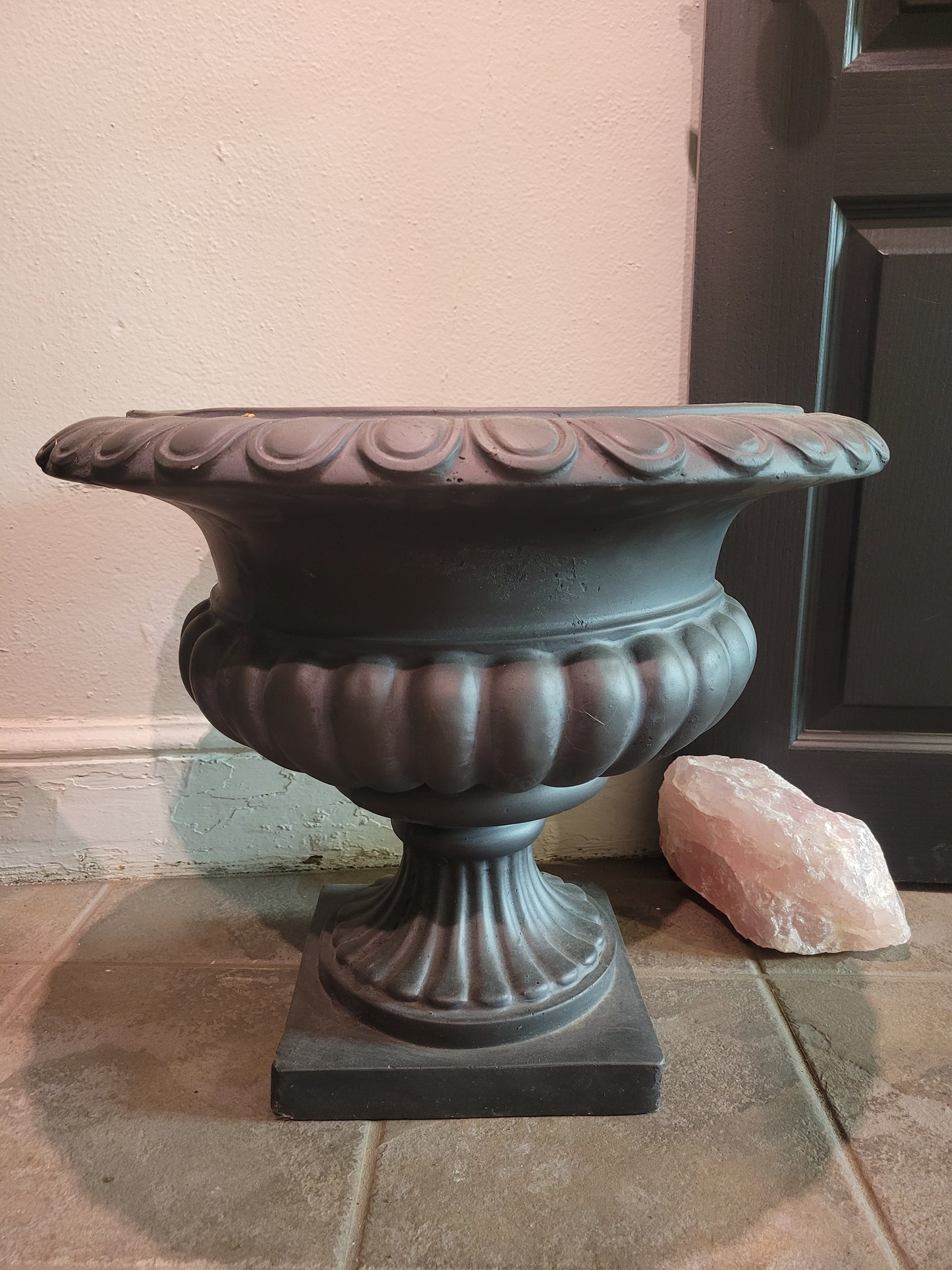 Astor Urn - Black - Fiber Clay