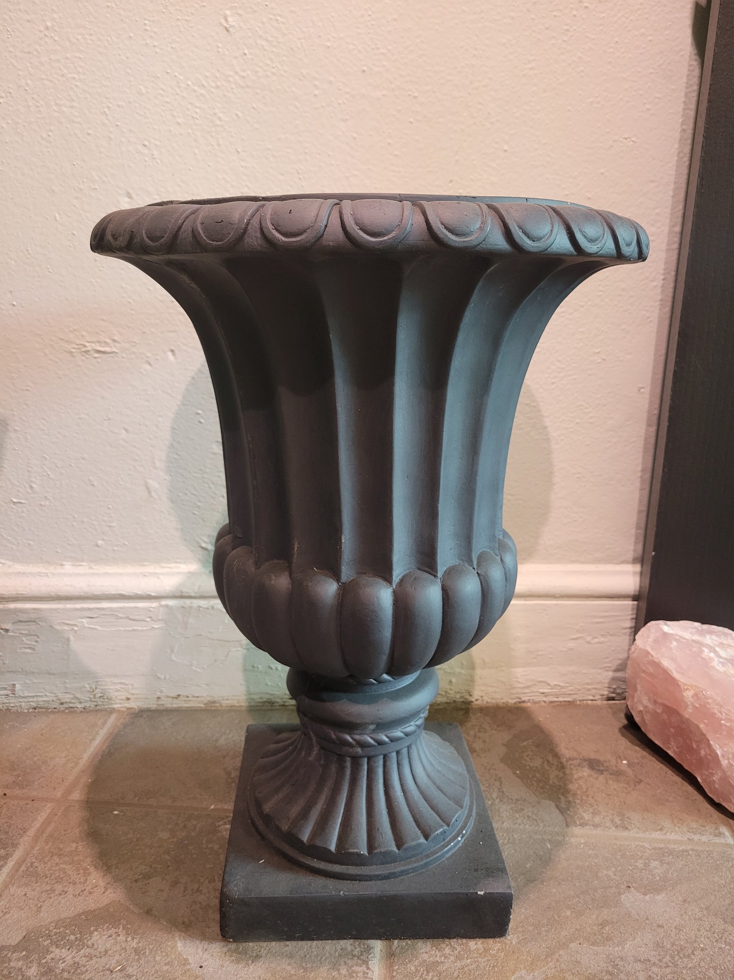 Coventry Urn - Black - Fiber Clay
