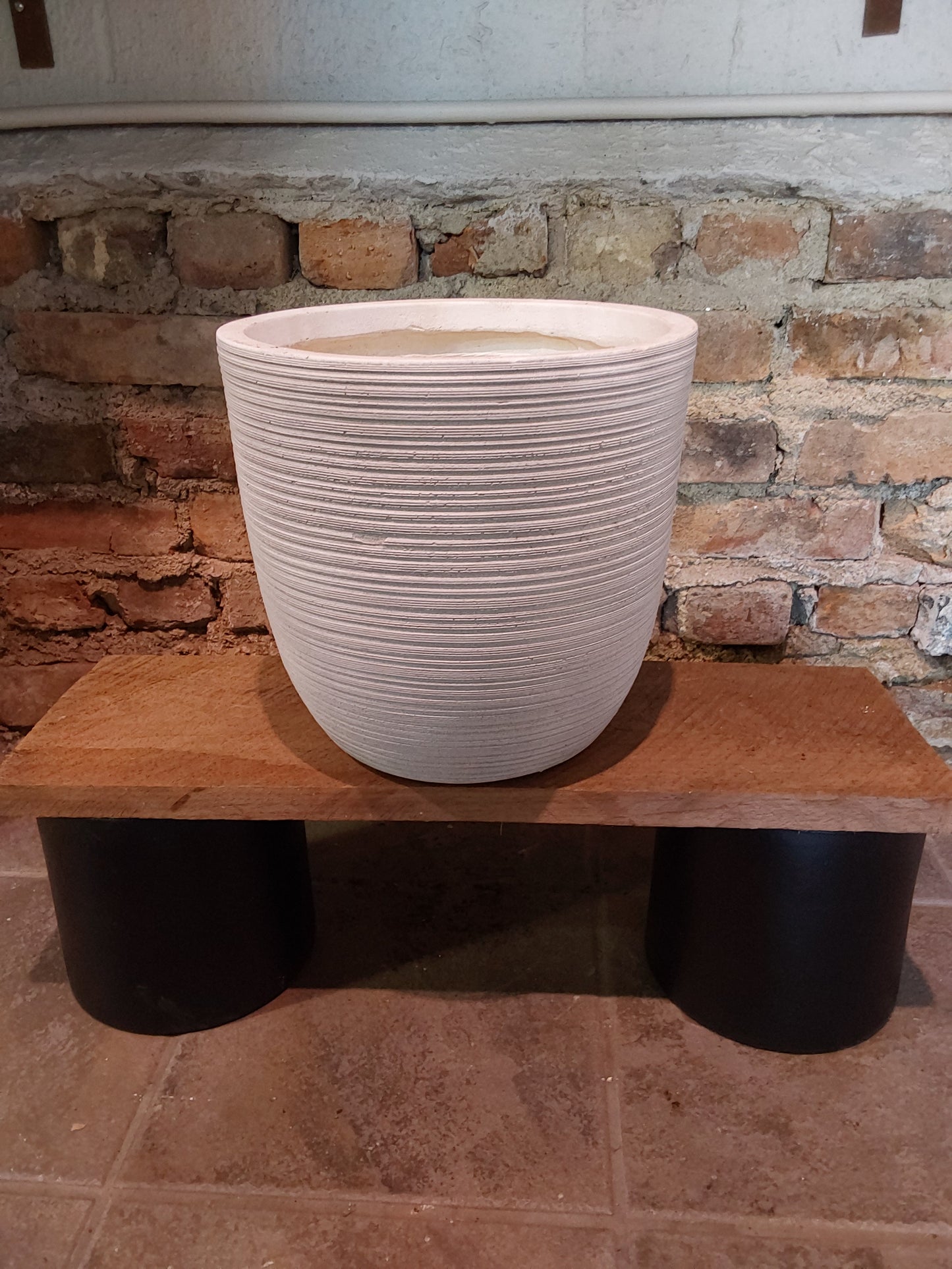 Striped Egg Planter-S-White (FiberClay)