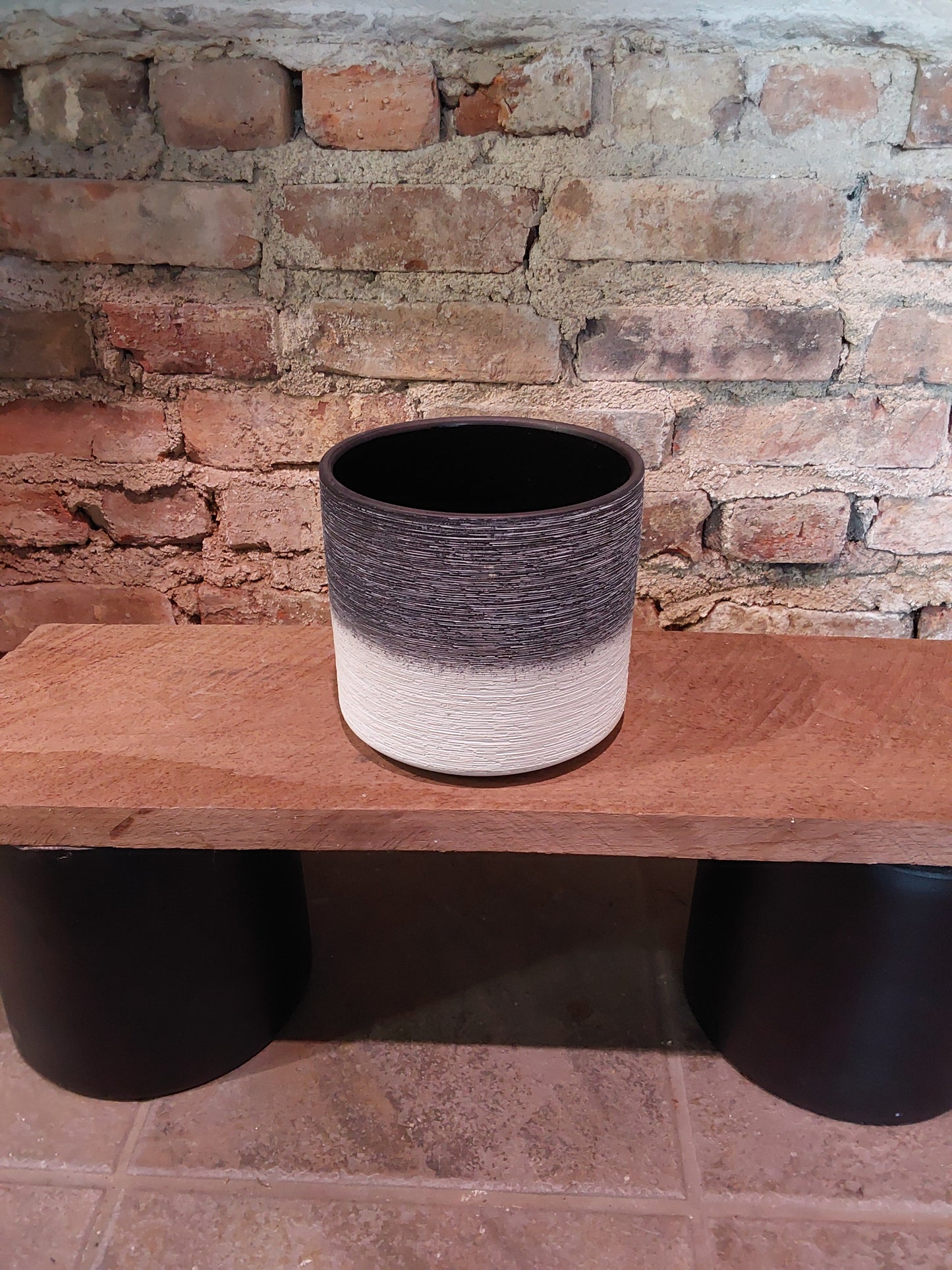 Jasper-L-Textured Black/White