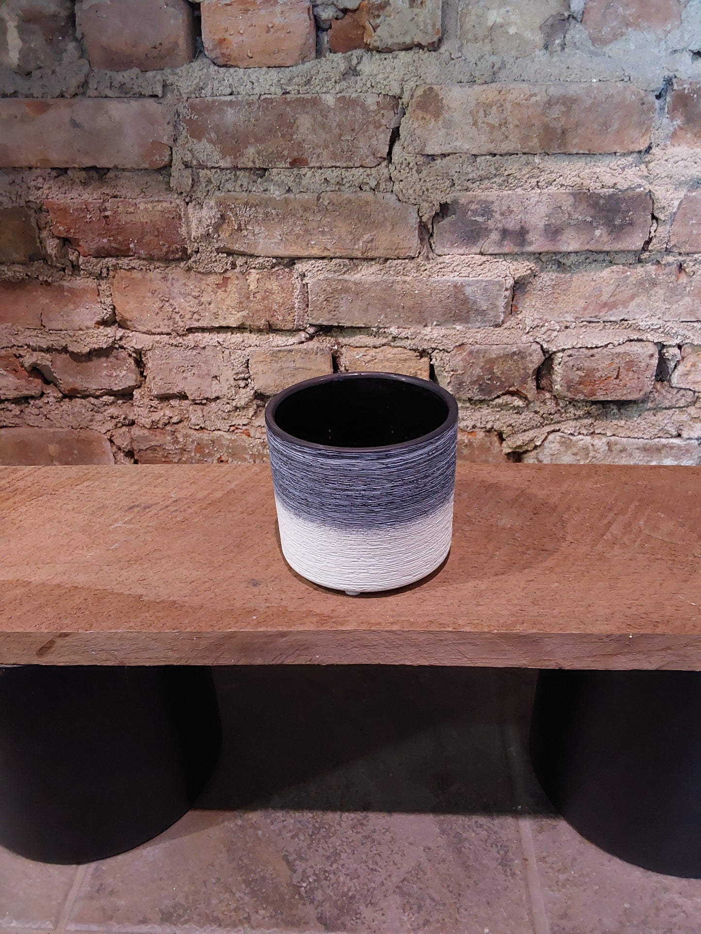 Jasper-S-Textured Black/White