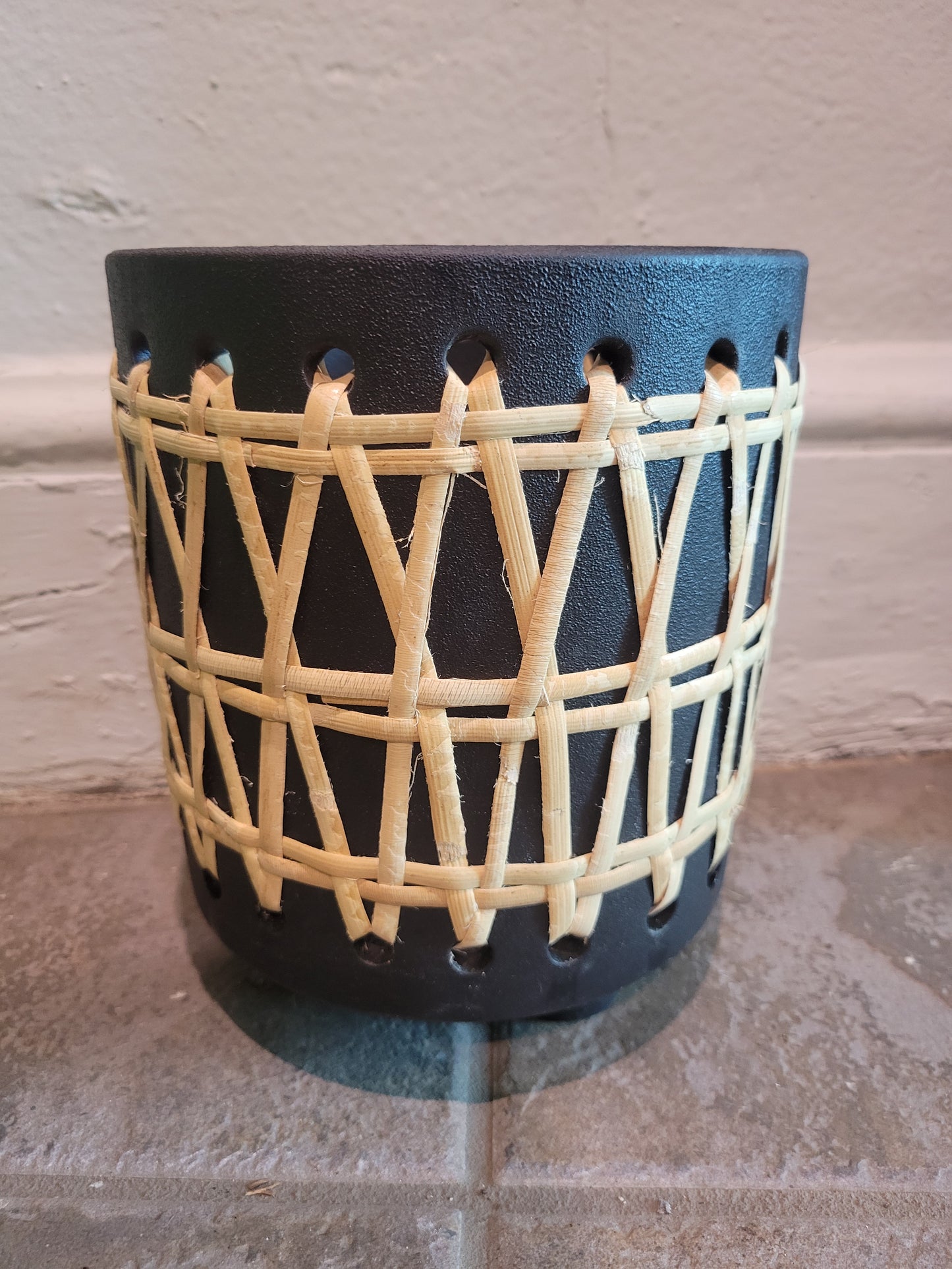 Cylinder w/ Rattan - Black