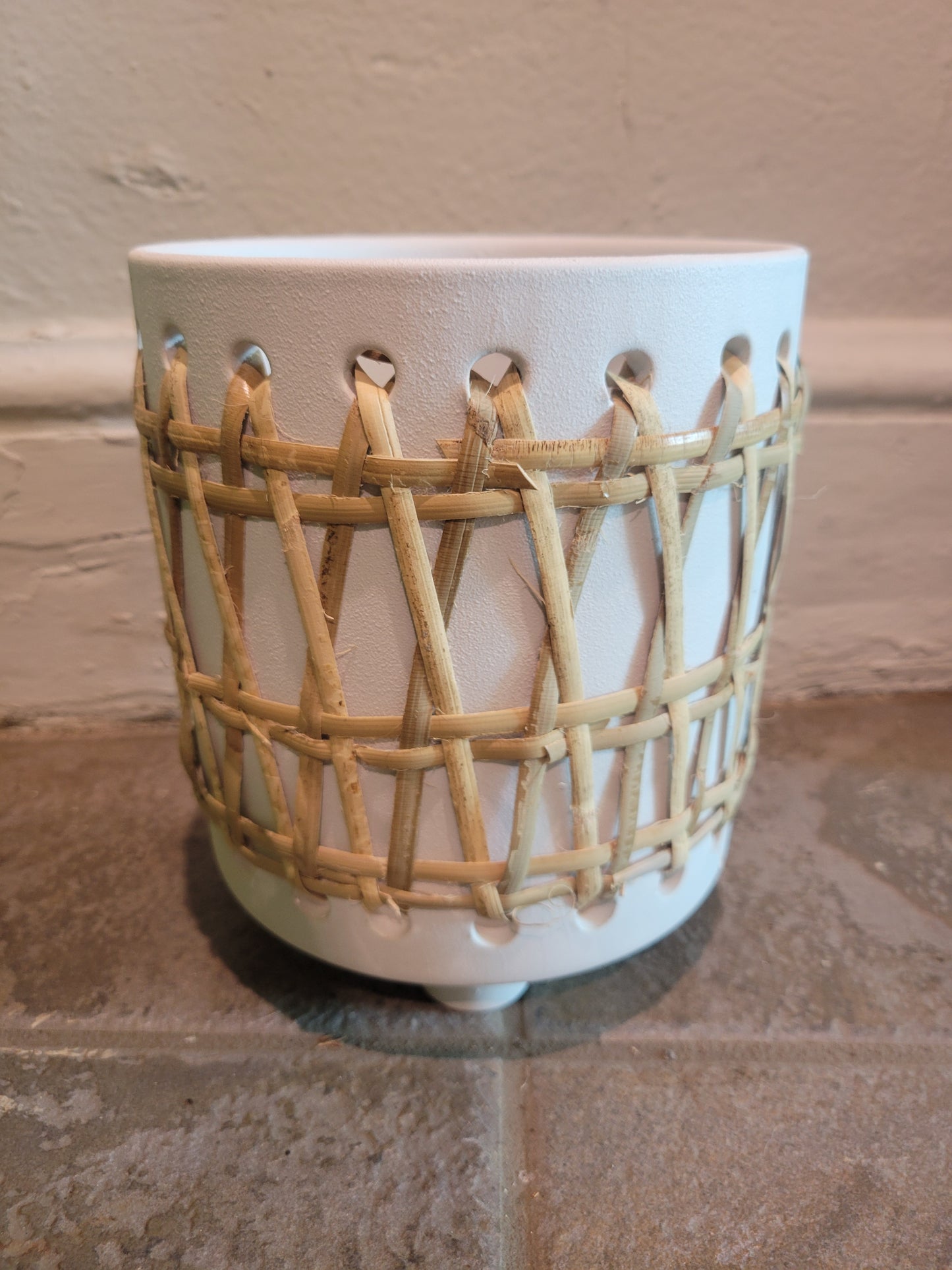 Cylinder w/ Rattan - White