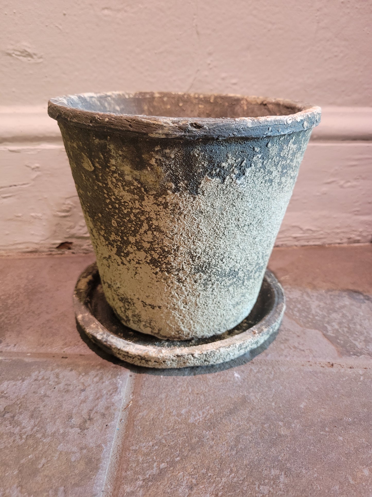 Vesuvius w/ Saucer Gray