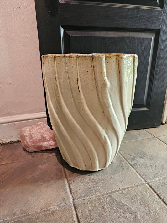 Swirl Planter - White