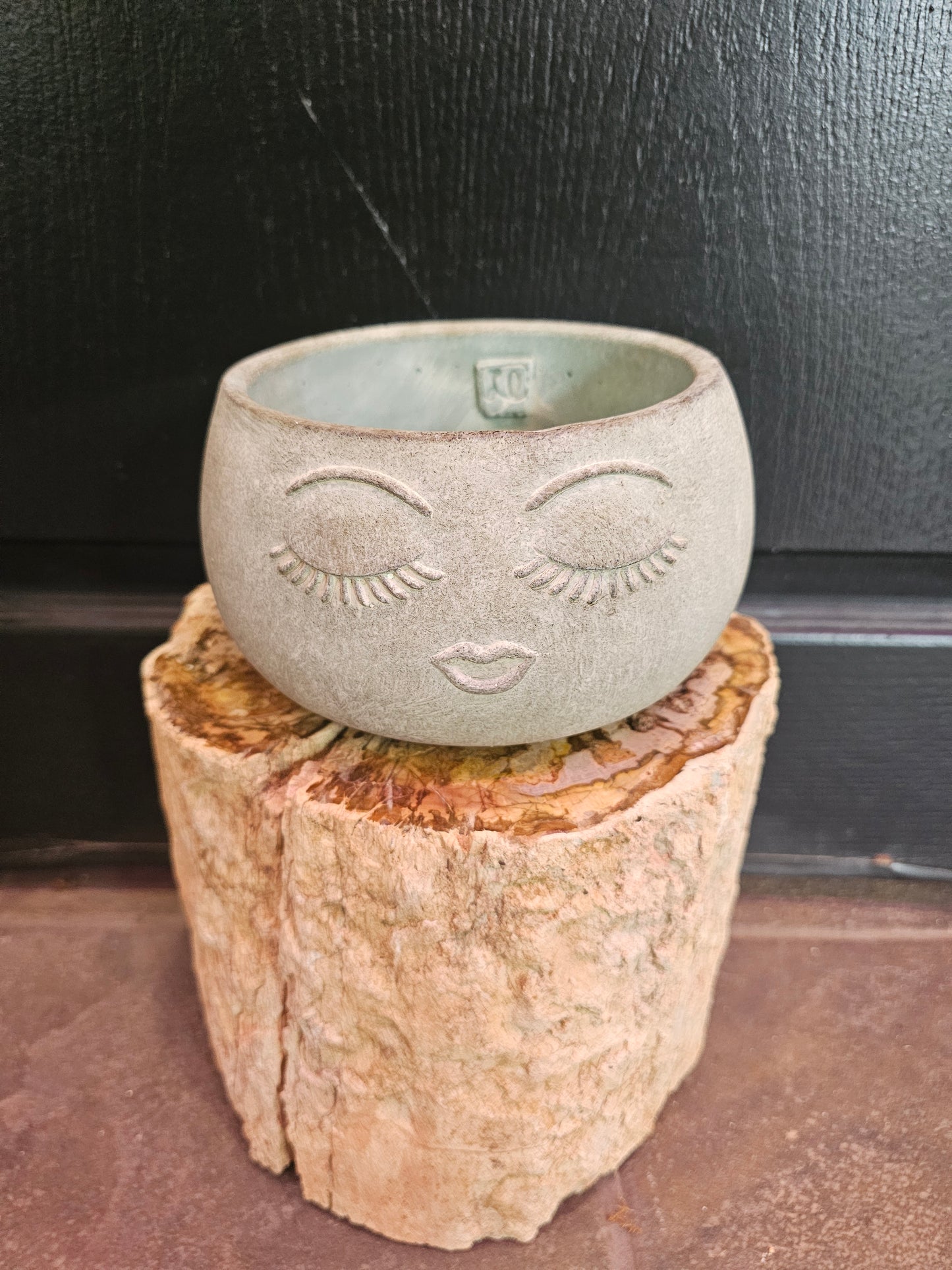 Cement Ovia Face Planter